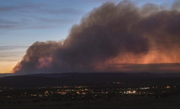 Incendio del Hermits Peak y el Calf Canyon sobre Las Vegas